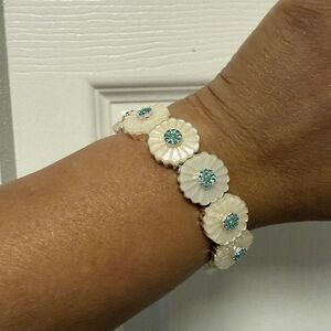 Talbot’s Carved Floral Stretch Bracelet EUC